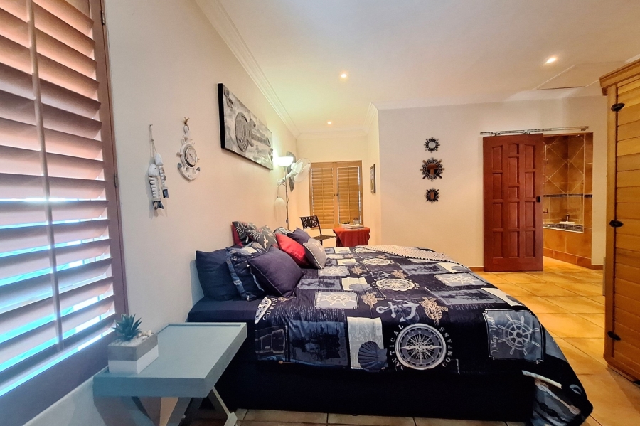 5 Bedroom Property for Sale in Golden Mile Western Cape